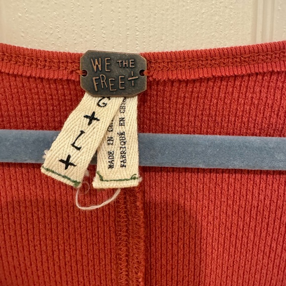 Women’s size L NWT Free People We The Free thermal bandana cuff brick red top - Picture 6 of 12